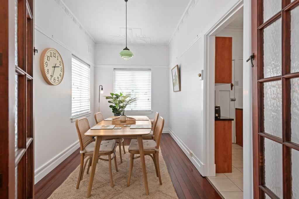 Appartamento Art Deco In Ascot! ~ 2 Bed / 1 Bath / 1 Car Brisbane Esterno foto