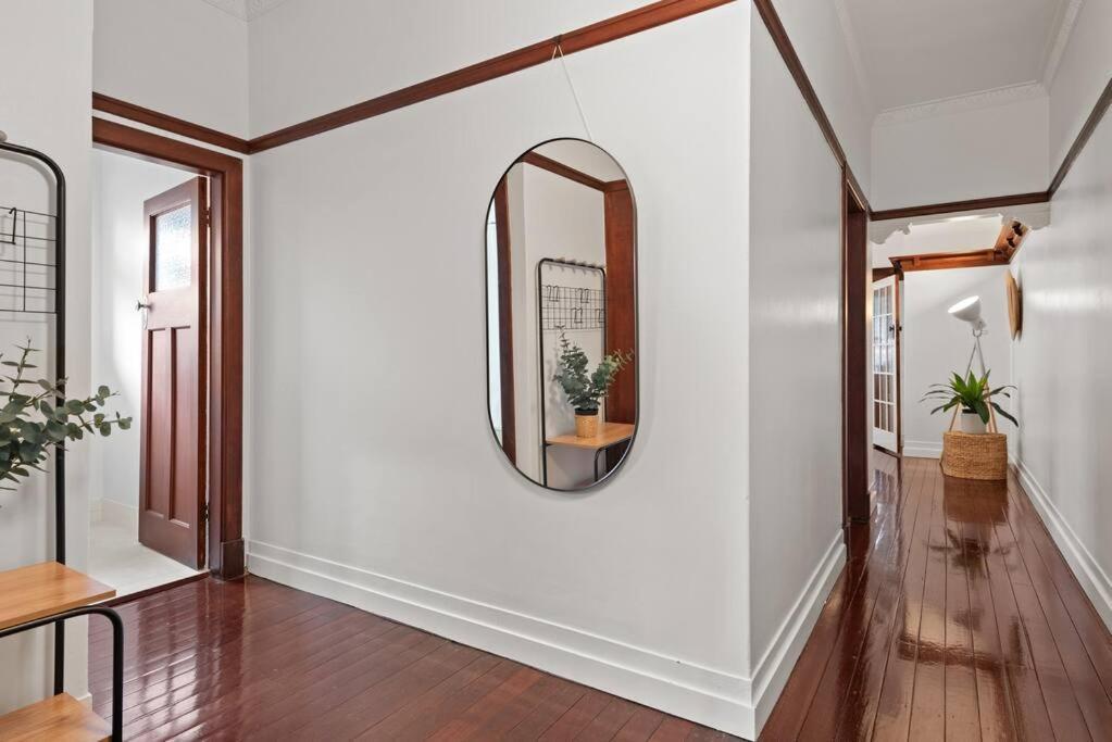 Appartamento Art Deco In Ascot! ~ 2 Bed / 1 Bath / 1 Car Brisbane Esterno foto