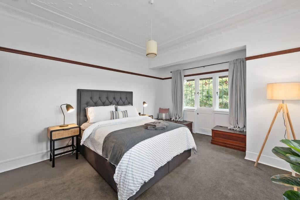 Appartamento Art Deco In Ascot! ~ 2 Bed / 1 Bath / 1 Car Brisbane Esterno foto