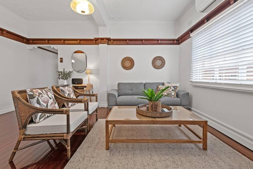 Appartamento Art Deco In Ascot! ~ 2 Bed / 1 Bath / 1 Car Brisbane Esterno foto